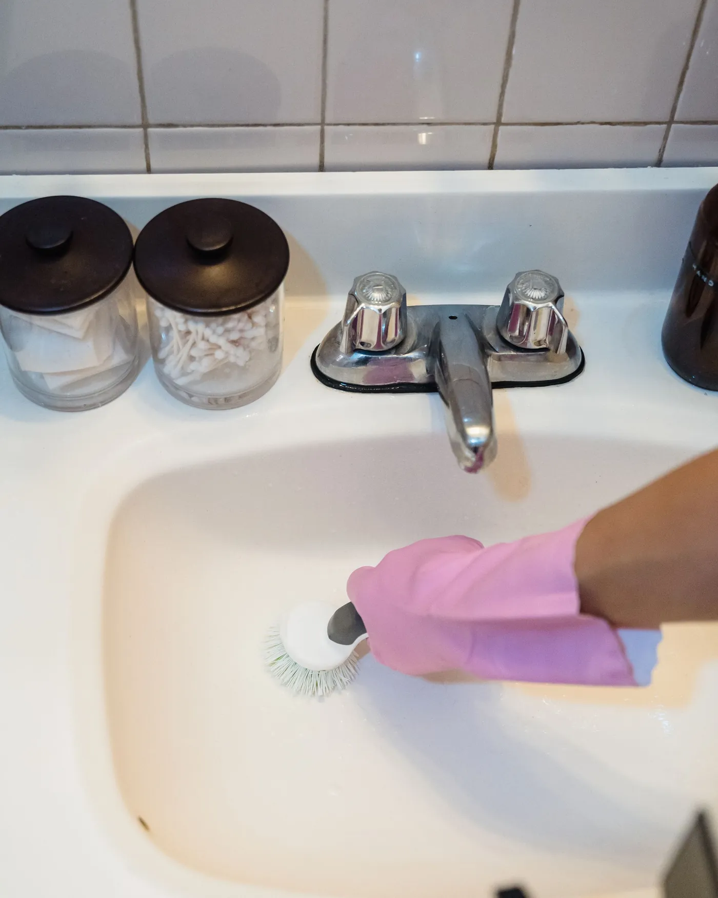 Handfatet skrubbas med diskborste