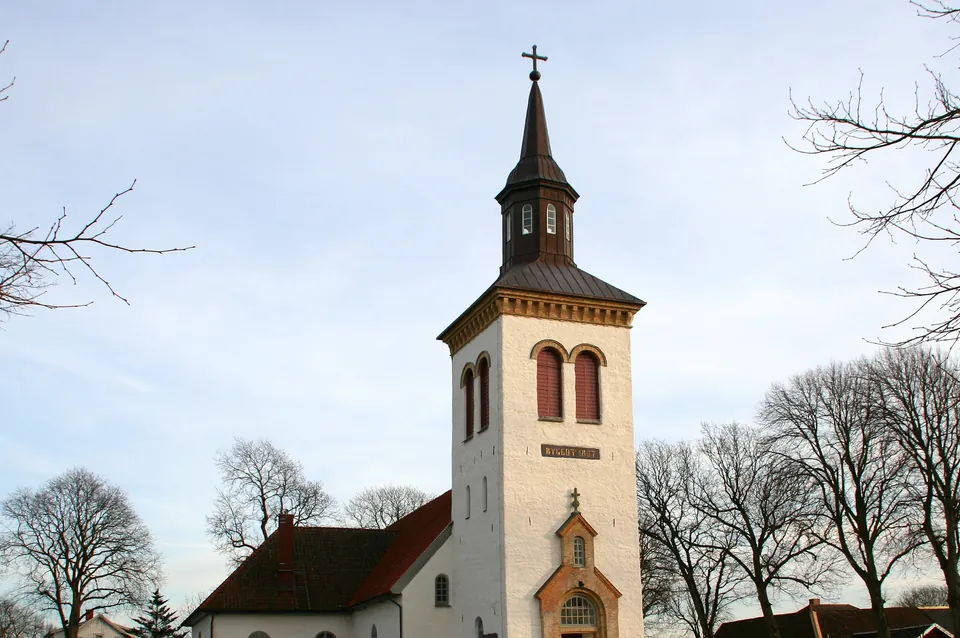 Solberga kyrka, sockenkyrkan för Kode