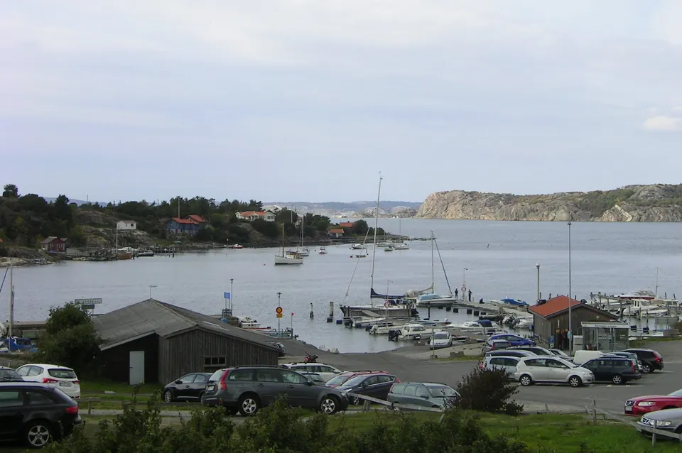 Rörtångens brygga med Brattön och Lövön i bakgrunden